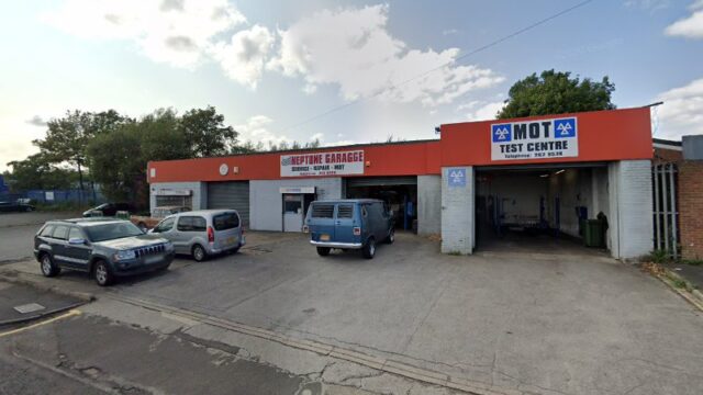 thumbnailpanoido5JXikLoBkh33eDaFvTrDgcb_clientsearch.gws-prod.gpsw800h500yaw238.07253pitch0thumbfov100.jpeg